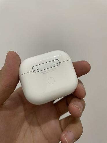 Кейсы для наушников: Продаю оригинальный кейс от AirPods 3. Наушники, к сожалению — 3