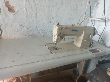 швейная оборудование: Швейная машина