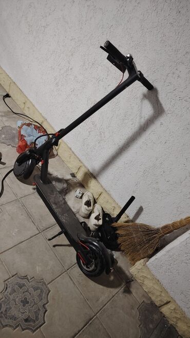 Elektrikli samokatlar: Elektrik skuter dəsti - 2 ədəd elektrik skuter birlikdə. - Birincisi — 2