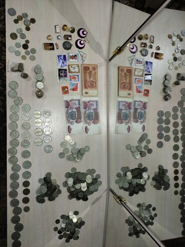 хочу продать монеты: Набор включает в себя коллекцию монет различных номиналов и годов