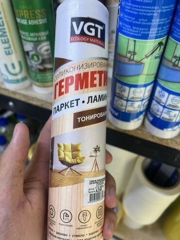 молдинг для стен: Силиконизированный герметик VGT, предназначенный для паркета и