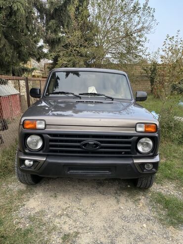 VAZ (LADA): Model: LADA 4x4 (Niva) 3 qapılı SUV Əsas xüsusiyyətlər: - Tam — 4