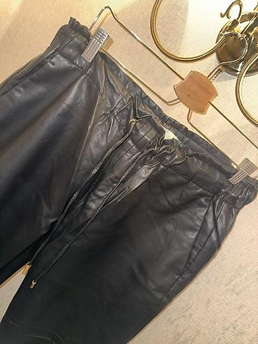 Брюки: Женские брюки-джоггеры из экокожи ZARA на размер L Вещь в идеальном — 2