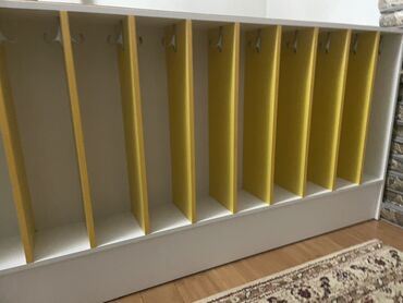 домик детский: Многосекционная детская гардеробная/прихожая с крючками - Конструкция