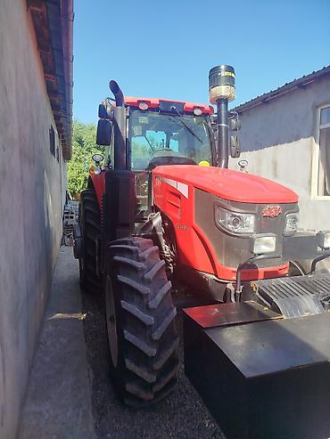 r15 100: Трактор сельскохозяйственный (красный, колесный, 4х4) Описание: - — 1