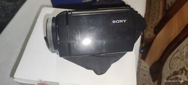 Biologiya: Sony rəqəmsal videokamera - Kompakt, əl üçün rahat korpus - Yan