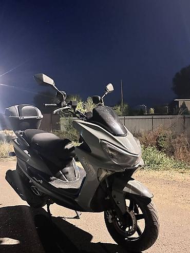 ск пионер: Скутер Benelli 250 (надпись на боковой панели). Городской макси-скутер — 1