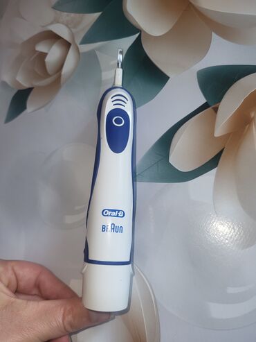 орал би зубная щетка электрическая: Электрическая зубная щетка Oral-B Б/у