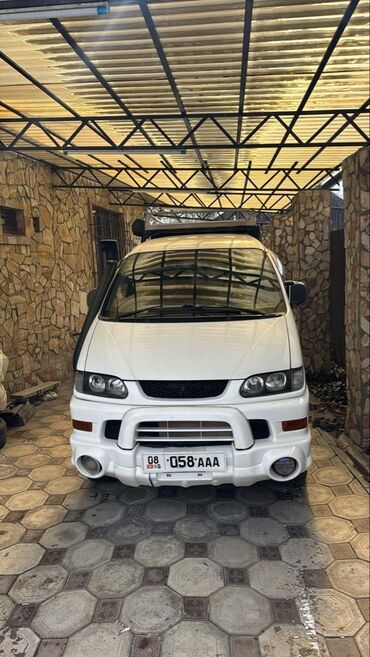 автомобиль митсубиси: Mitsubishi Delica: 2003 г., 3 л, Автомат, Газ, Вэн/Минивэн