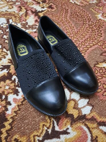 женские кожаные туфли лодочки: Туфли, 38, цвет - Черный, Новый