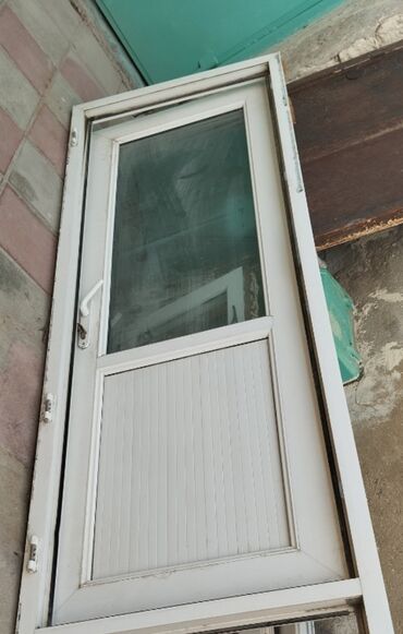 Напольные покрытия: Plastik şüşəli qapı satılır ölçü 2.20. 80. o biri 1.76 55