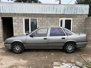 Opel Vectra: 1994 г., 1.8 л, Кол менен иштөөчү, Бензин, Седан — 2