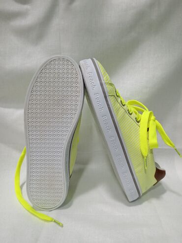 Кроссовки и спортивная обувь: Размер: 37, цвет - Желтый, Б/у