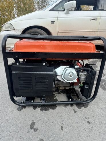 генератор для дома: Бензиновый генератор в металлической раме. Характеристики по фото: -