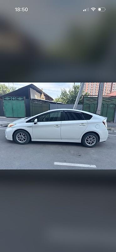 jac s7: Toyota Prius: 2014 г., 1.8 л, Автомат, Гибрид, Хэтчбэк — 3