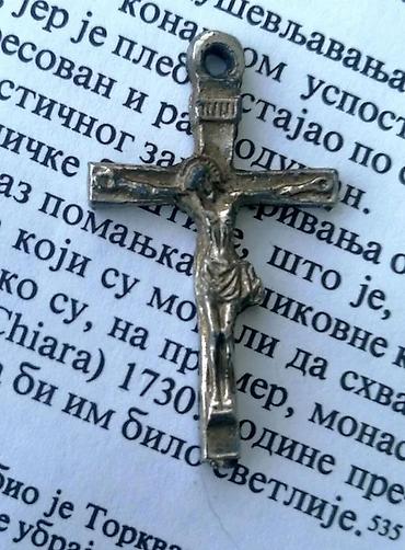 Ostali antikviteti: Dva KRSTa privesci. Privezak krst je lepo izrađen verski dodatak koji — 4