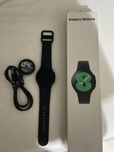 Наручные часы: Galaxy watch 4 в идеальном состоянии. В комплекте коробка и зарядка