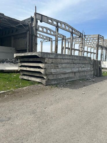 Пустотные плиты перекрытия: Плиты перекрытия. ребристые плиты, фска, бетонные колонны и фермы — 9