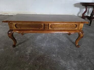 Stilski klub stolovi: Prelep stocic u odlicnom stanju. Duzina 130 cm Sirina 60 cm Visina 52 — 14