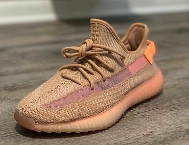 Patike: Yeezy modeli od 36 do 46 za samo 4000 din
pb — 8