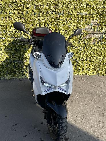 скутер в росрочку: Q-Max скутер 150 см³ - Двигатель: 150 куб. см - Пробег по одометру — 1