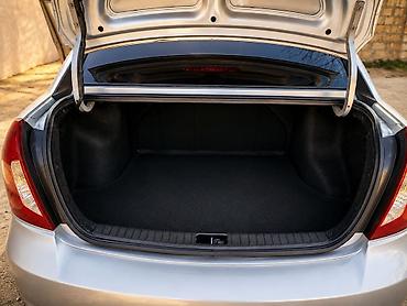 ford focus hatchback: Hyundai Accent: 1.5 l | 2007 il Sedan — 6
