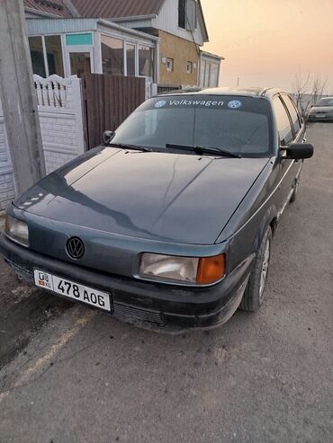 Volkswagen: Volkswagen Passat: 1988 г., 1.8 л, Механика, Газ, Седан