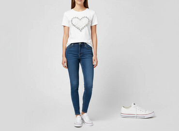 commes de garcon play t shirty: Футболка жіноча, розмір M на lalafo.pl commes de garcon play t shirty: Футболка жіноча, розмір M