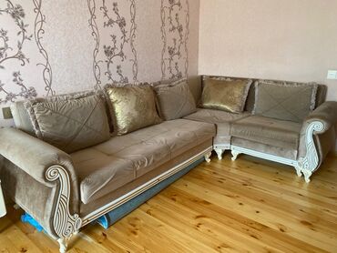 xalca uzlukleri: Künc divan, Açılan
