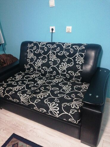 Sofas and couches: Two-seat sofas, Leather, color - Black, Used