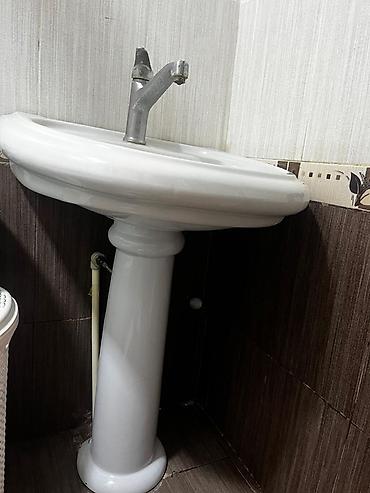 tualet ucun unitaz: Pilləli dayaqla keramik əl-üz yuma lavabosu - Material: ağ şirli — 2