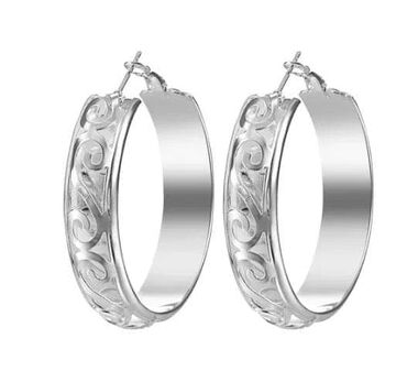 Minđuše: Mindjuse
Cena:950din — 3