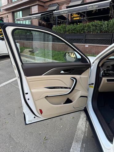 FAW: FAW Besturn: 1.5 l | 2024 il 7400 km Krossover — 8