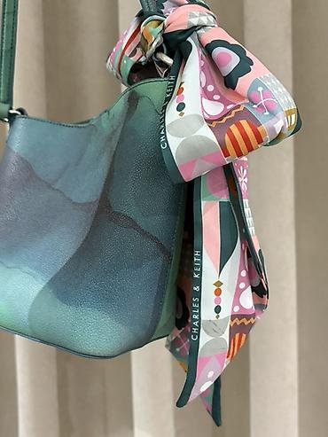 qəd: Charles & Keith çiyin çantası Magazadan 260 AZN alinib 110AZN — 3