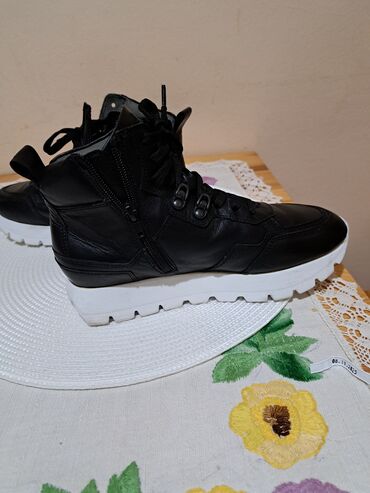 Gležnjače: Gležnjače, 38.5 — 5