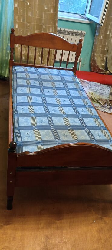Divan və masa dəstləri: Təknəfərlik çarpayı, Bazasız, Matras ilə, Siyirməsiz