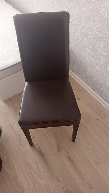 Stullar: 6 eded stul tecili 170 manata satılır
Sumqayit AFA 7626 — 1
