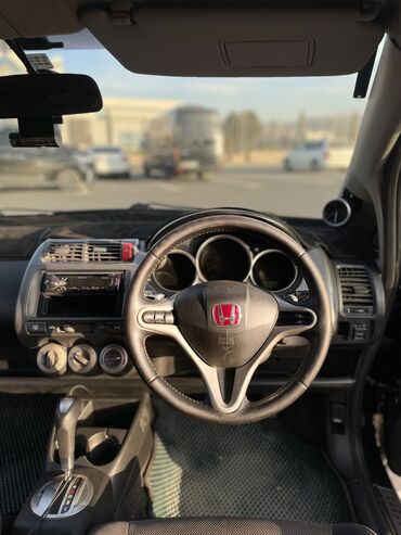 Honda: Honda Fit: 2002 г., 1.5 л, Вариатор, Бензин, Хэтчбэк — 8