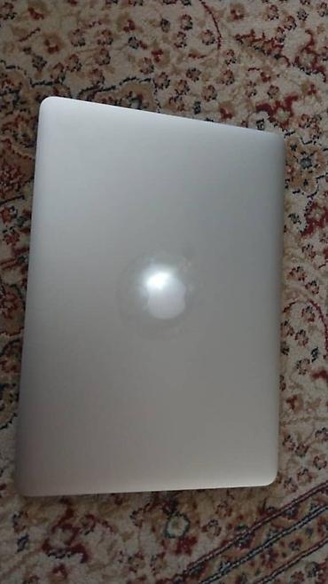 Ноутбуки Apple (MacBook): Ноутбук MacBook Air с тонким серебристым корпусом, идеально подходящий — 9