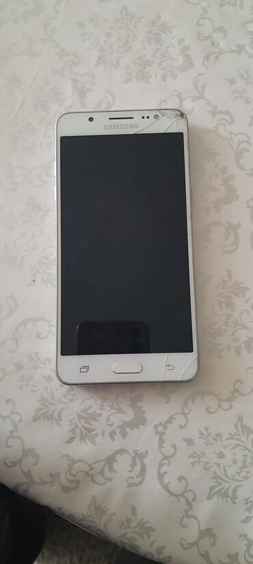 o samsung j5: Samsung Galaxy J5 2016, Б/у, 16 ГБ, цвет - Белый, 2 SIM