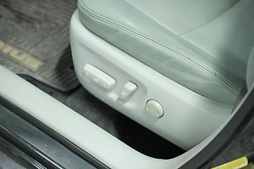 range rover 2013: Toyota Prius: 2013 г., 1.8 л, Гибрид, Лифтбек — 9