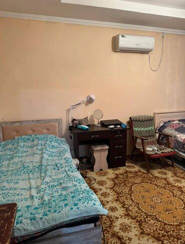 срочно продаётся 1 комнатная квартира в районе ошского рынка по улице кенсуйская: 1 бөлмө, 35 кв. м, 105-серия, 1 кабат, Евроремонт