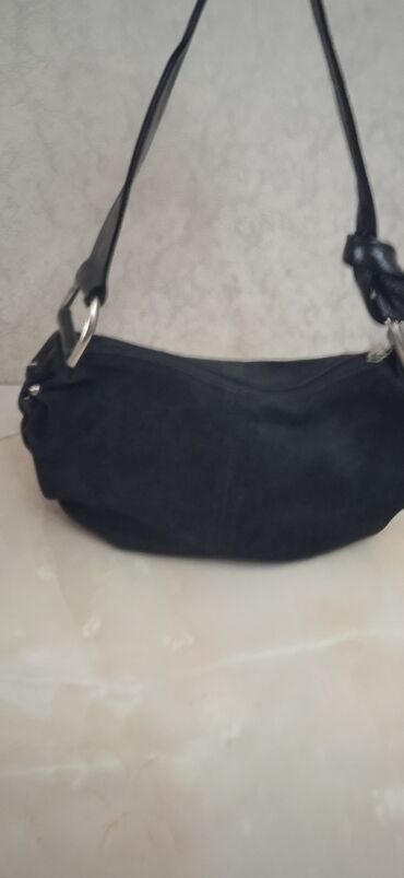 синяя замшевая сумка: Итальянская замшевая оригинальная сумочка, черного цвета, б/у, в