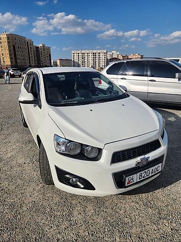 Chevrolet: Chevrolet Aveo: 2015 г., 1.4 л, Автомат, Бензин, Хэтчбэк — 2
