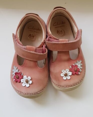 демисезонная детская обувь 22 размера: Детские сандалики CLARKS. Покупали в Англии. Натуральная кожа. Размер
