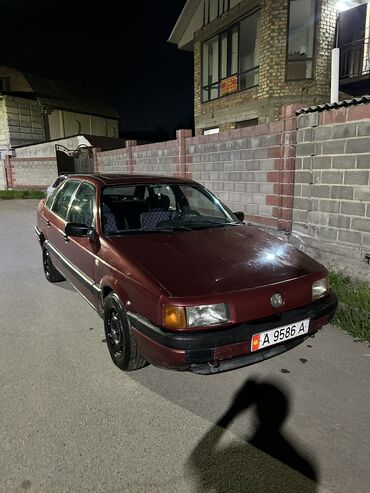 авто в рассрочку: Volkswagen Passat: 1989 г., 1.6 л, Механика, Бензин, Седан