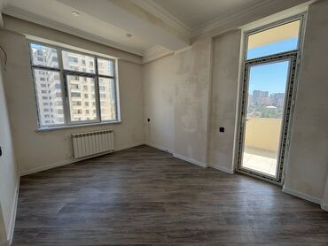 Uzunmüddətli kirayə mənzillər: Mənzilin təsviri: - Geniş və işıqlı otaqlar, iri pəncərələr sayəsində — 3