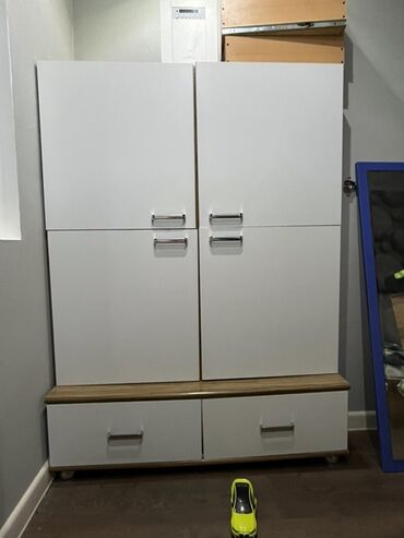 İnformatika: Açılan, 4 qapılı Düz dolab, Qarderob, paltar dolabı