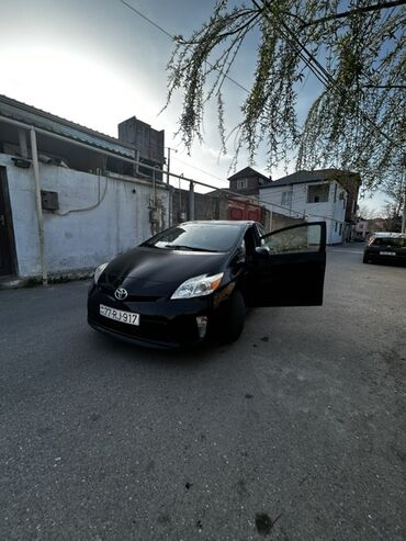 prius invertor: Toyota Prius hibrid sedan – qara rəng Xüsusiyyətlər: - Korpus: 5