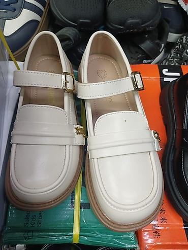 Другая женская обувь: Белые туфли Мэри Джейн для девочек с эффектным бантом спереди. Модель — 12